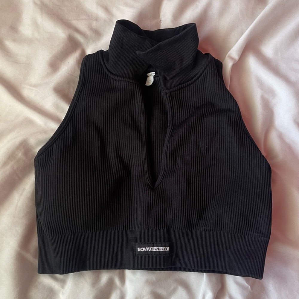 Fashion Nova Ribbed Seamless Top- Black (size S/M) Nova Sport